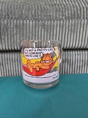 vintage 1978 McDonald's Garfield and Odie teeter-totter glass mug
